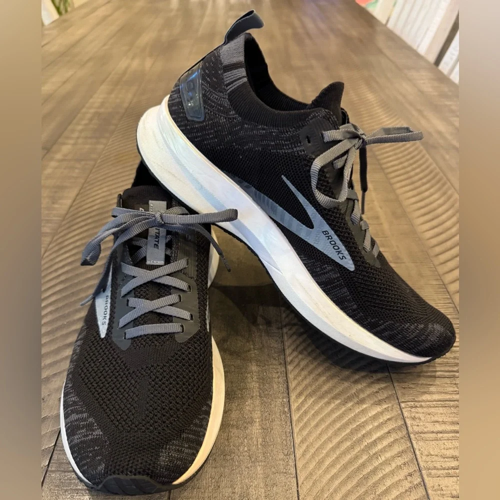 Brooks Levitate 4 Blackened Pear - White Running Shoes Men's Size 9.5 (D)
